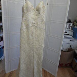 Mary L Lace Gown, Sz 4
